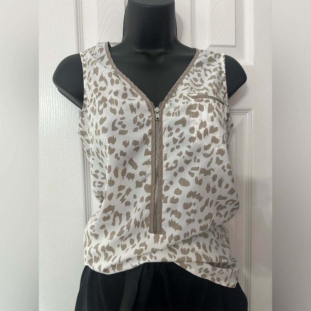 Apt 9 sleeveless animal print top size small